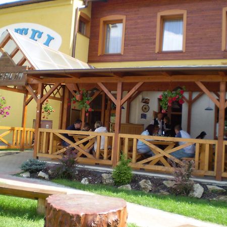 Motel Ranc Ruzomberok Buitenkant foto