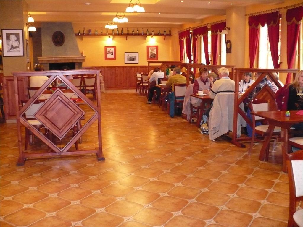 Motel Ranc Ruzomberok Buitenkant foto