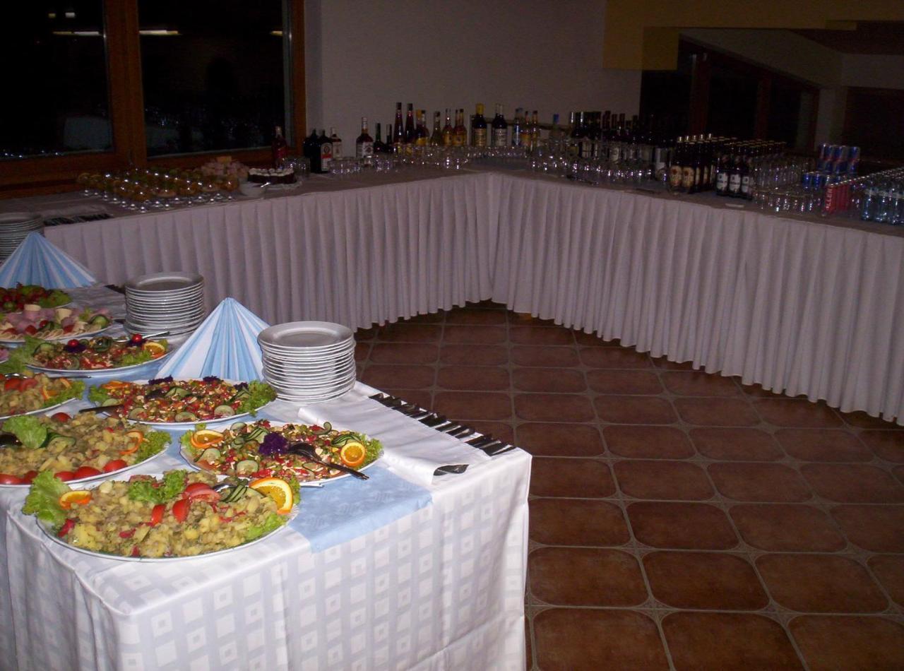 Motel Ranc Ruzomberok Buitenkant foto